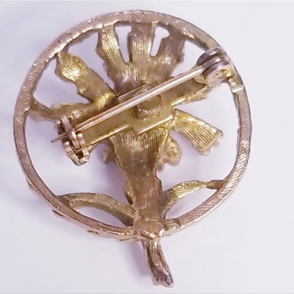 Vintage gold flower brooch